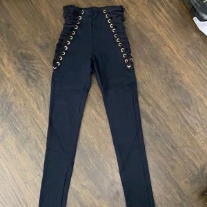 New Fashion Nova Pants with gold detail in S 😍